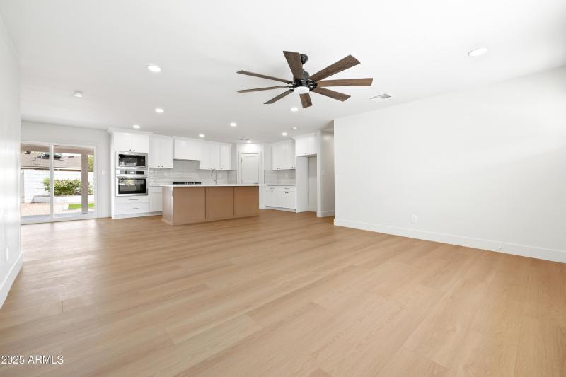 8334 E Palm Ln_05