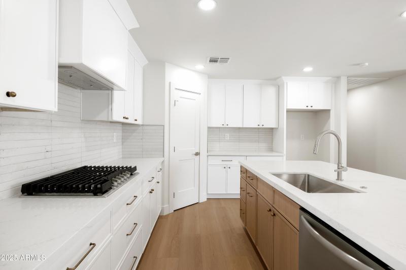 8334 E Palm Ln_10