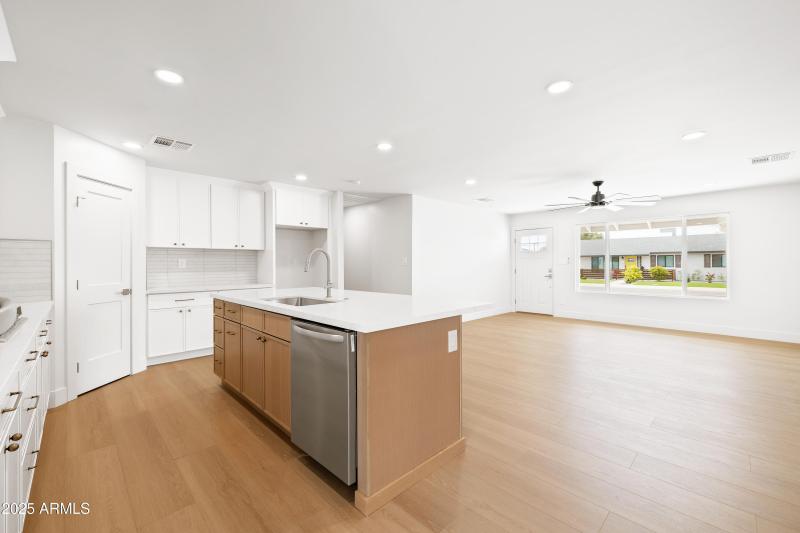 8334 E Palm Ln_11