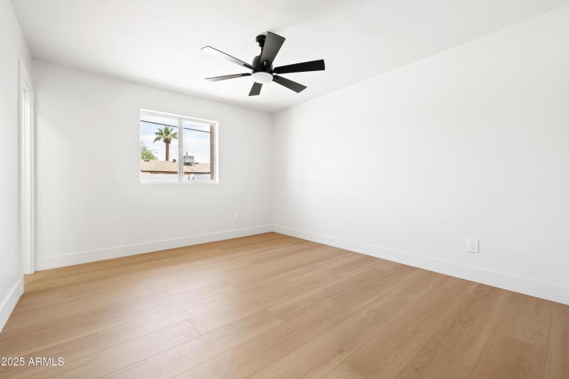 8334 E Palm Ln_15