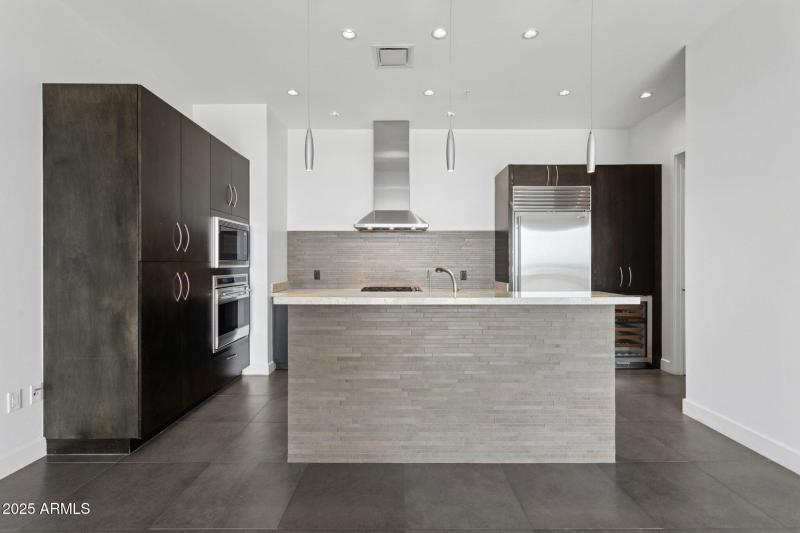 Sleek Modern Kitchen Design