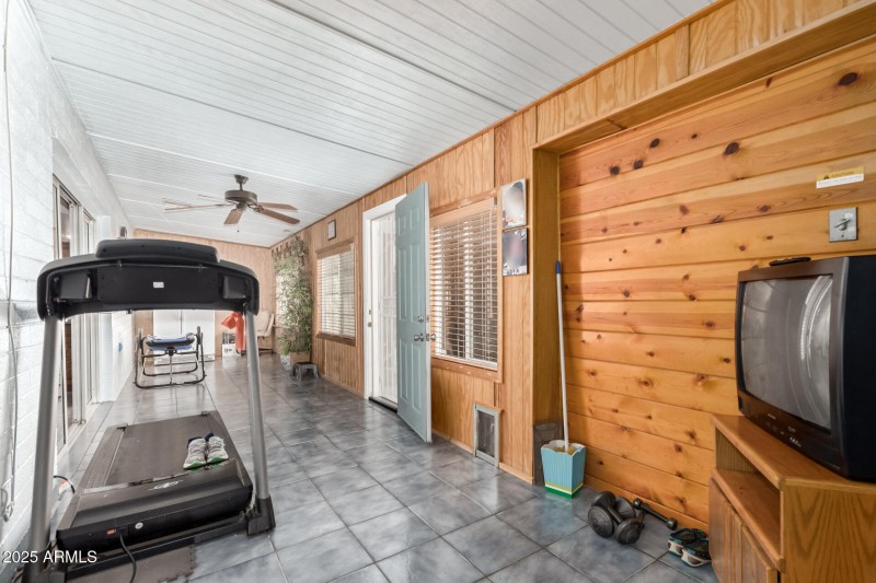 256 sq ft AZ Room
