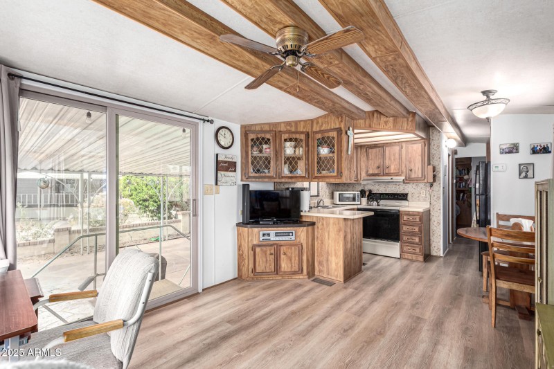 Living & Kitchen