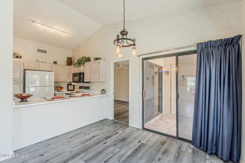 3Dining_Kitchen_Slider to Patio