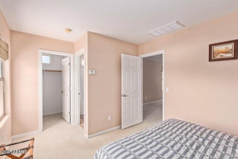 En suite walk in closet