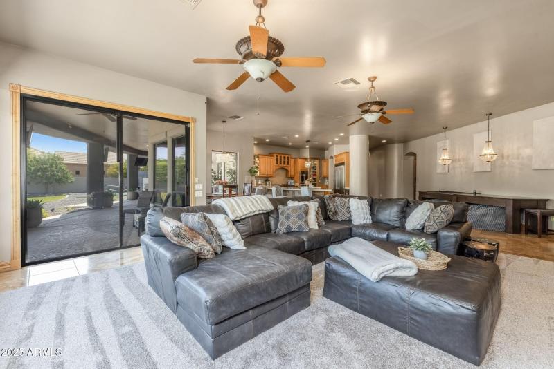 family room (3)
