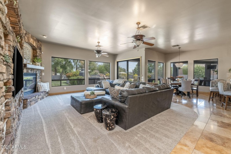 family room (4)