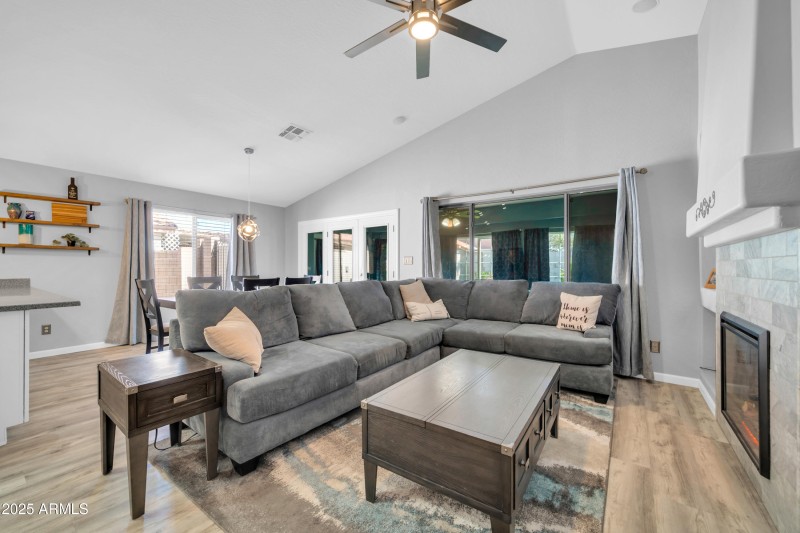 13233 W Mauna Loa Ln-5