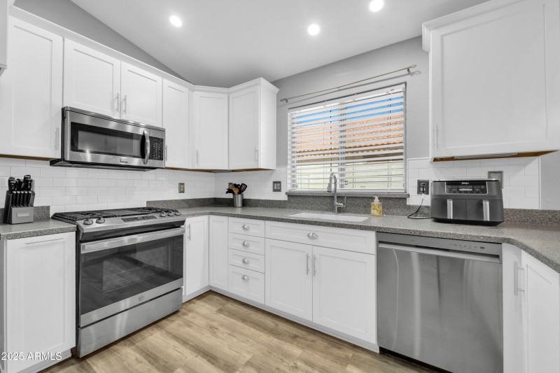 13233 W Mauna Loa Ln-12