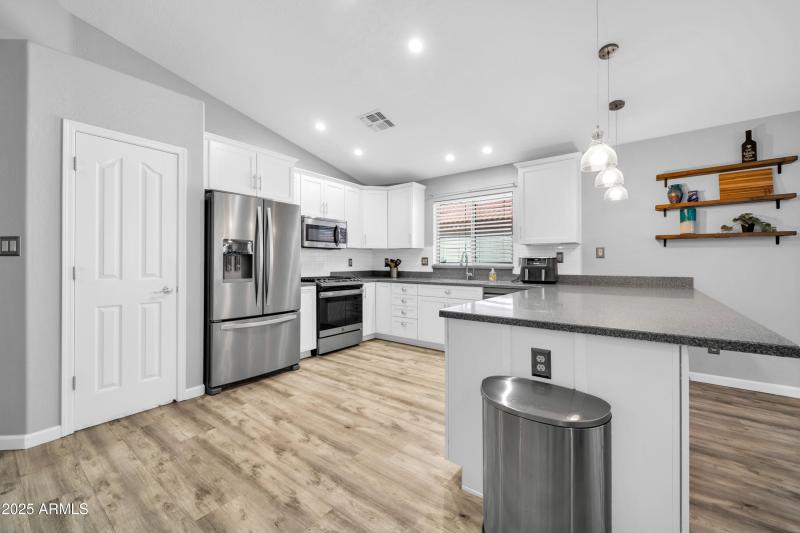 13233 W Mauna Loa Ln-14