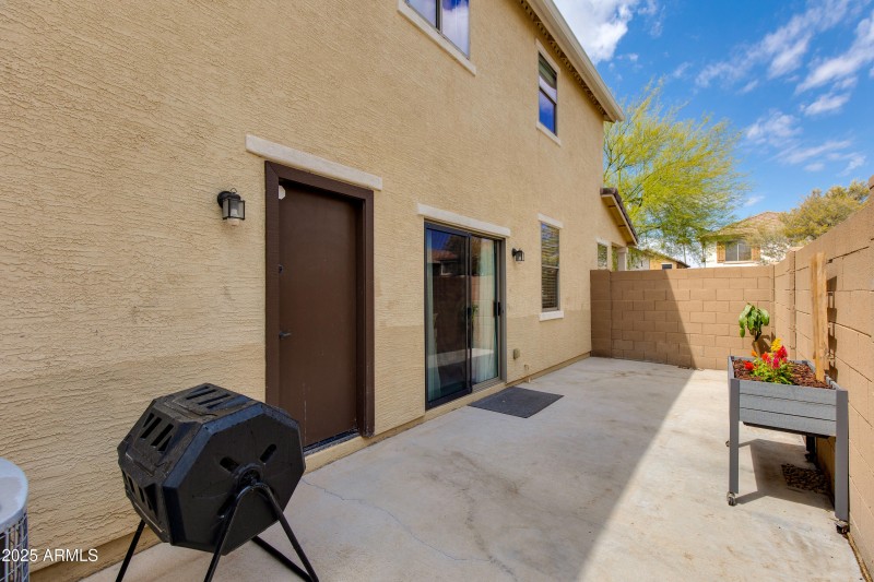 Private Side Patio