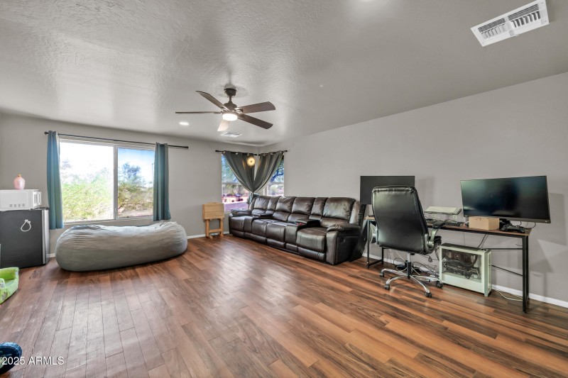 12709 N El Frio St-8_(2048)