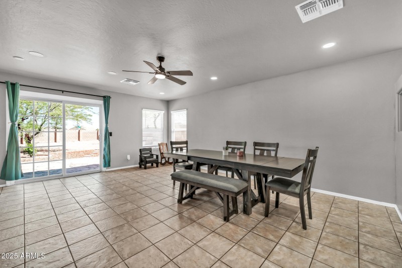 12709 N El Frio St-10_(2048)