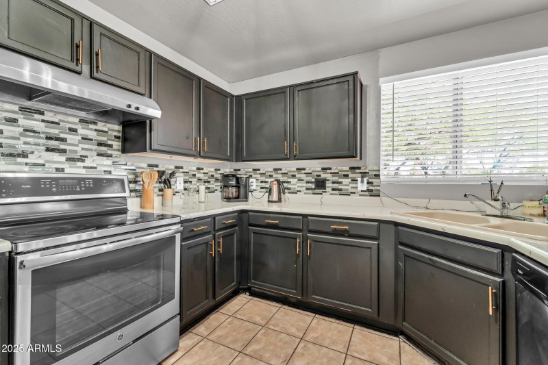 12709 N El Frio St-12_(2048)