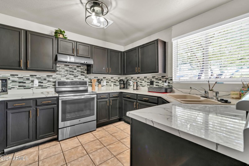 12709 N El Frio St-14_(2048)