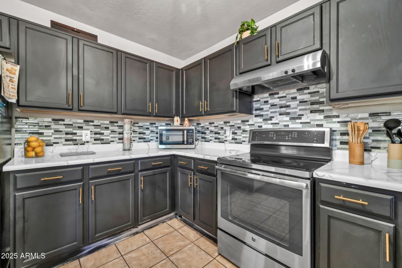 12709 N El Frio St-15_(2048)