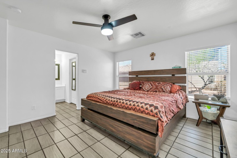 12709 N El Frio St-17_(2048)