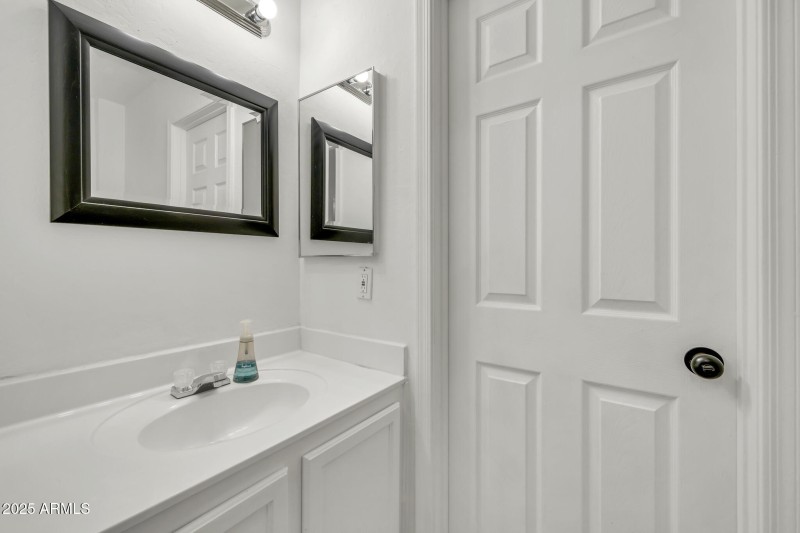 12709 N El Frio St-26_(2048)