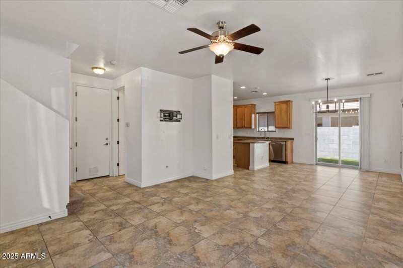 04-ENTRY AND LIVING ROOM
