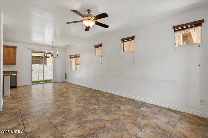 05-LIVING ROOM
