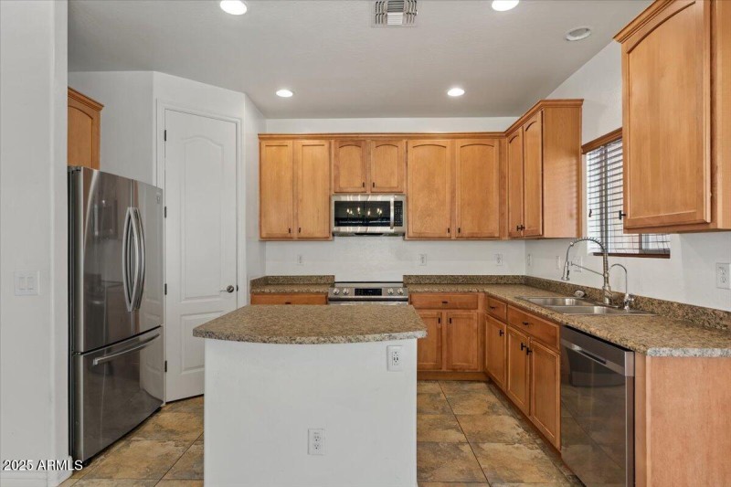 10-KITCHEN