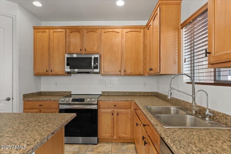 11-KITCHEN