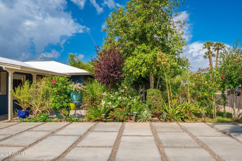 Staggered paver driveway