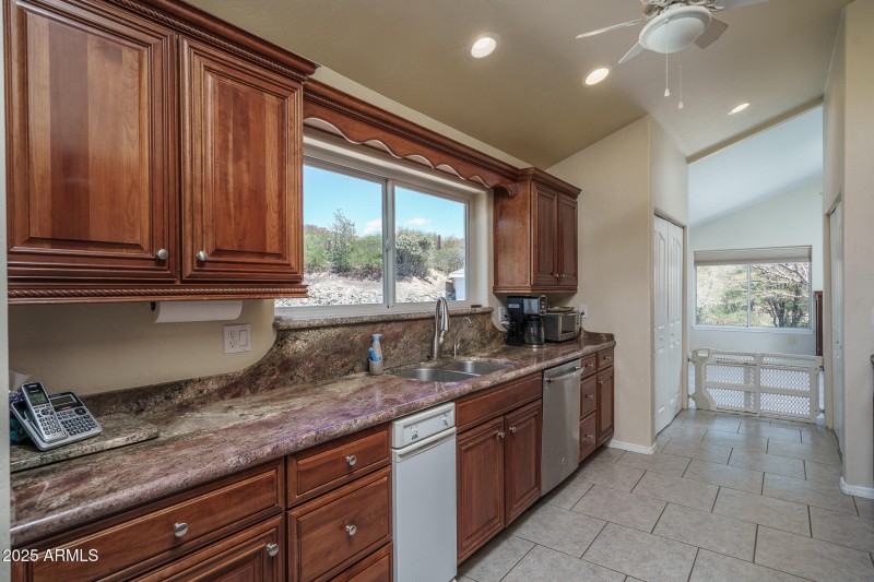 10) KITCHEN