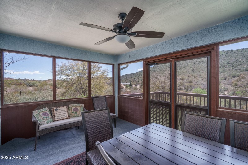 16) 3 SEASONS PORCH