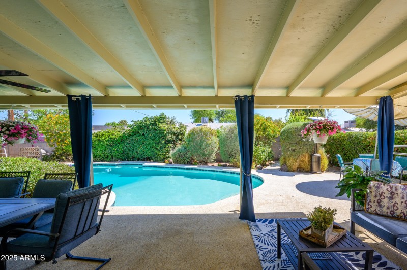 PATIO 1