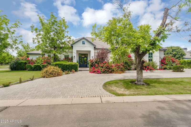 24-web-or-mls-20644 E Sunrise Ct -01