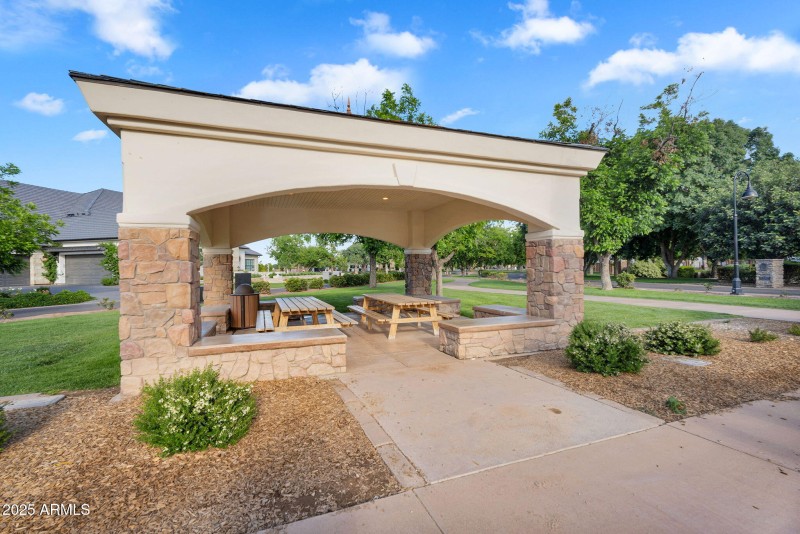 152-web-or-mls-20644 E Sunrise Ct Neighb