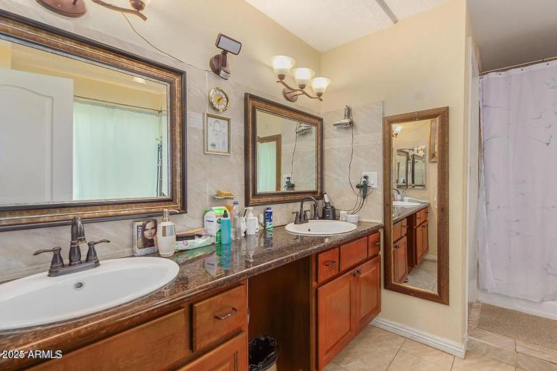 04 - Primary Bathroom