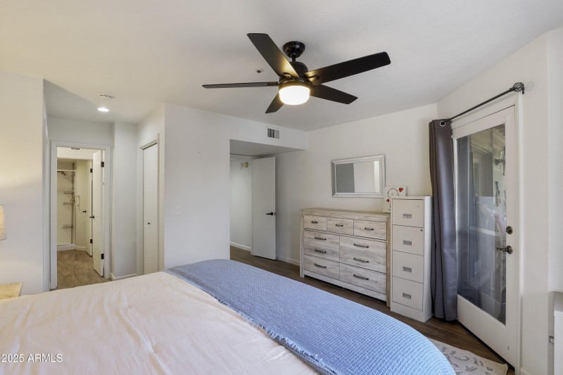 Master Bedroom (2)