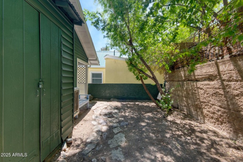 Private Yard Unit 3