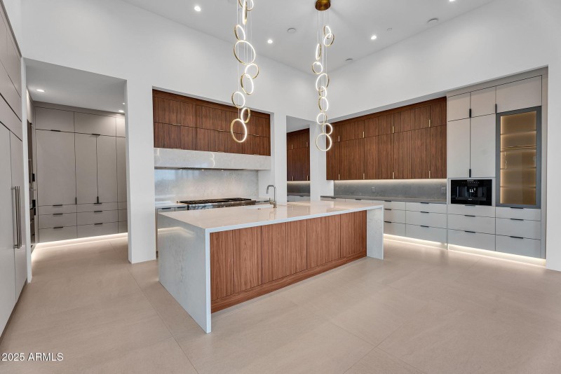 12-web-or-mls-10354 E Celestial Dr-12