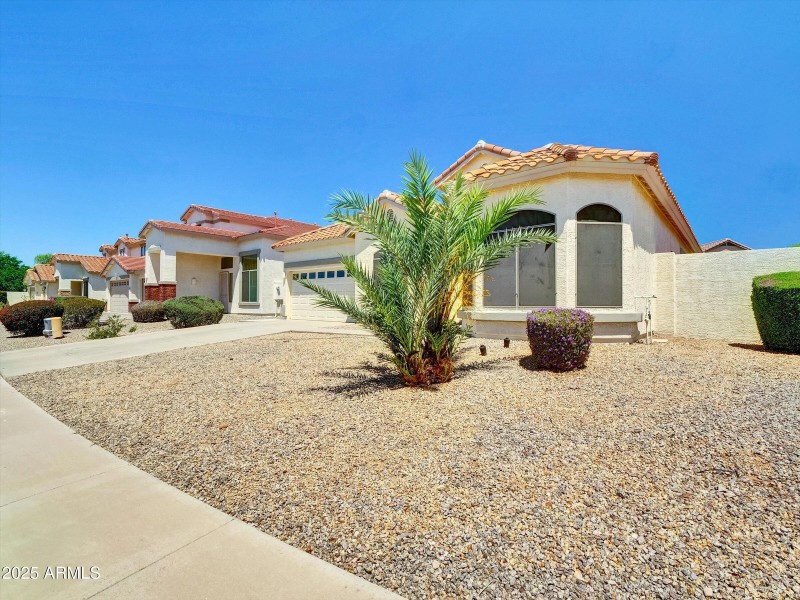 03-8854 W Augusta Avenue-3