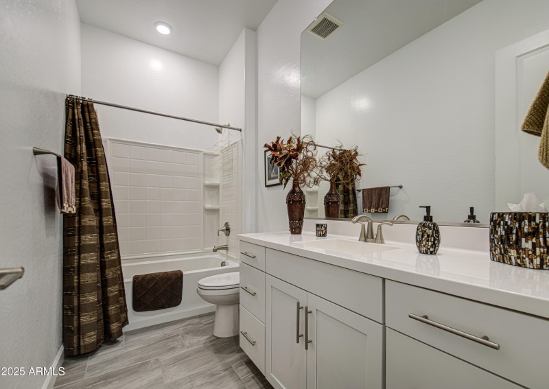 Bathroom 2-pic 1