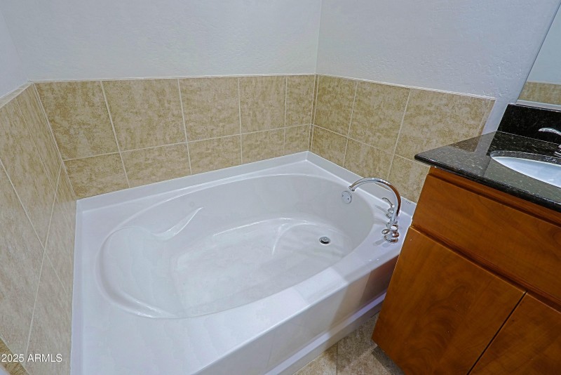 Soaking tub