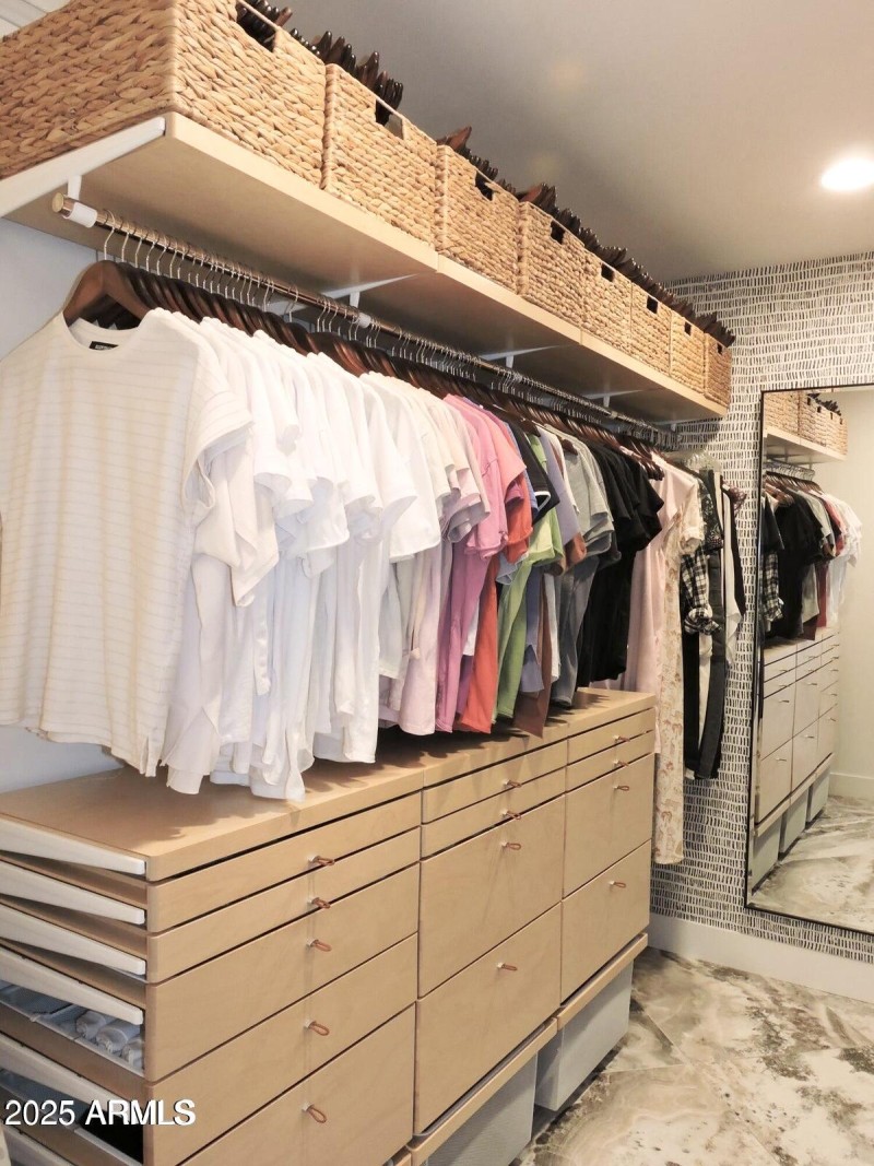Closet 25