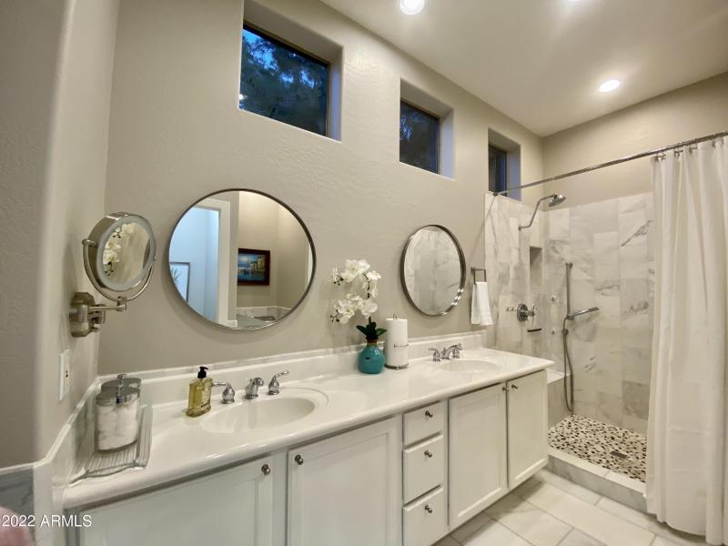 4BEC377F-6CD4-4129-B67E-2535B4581609