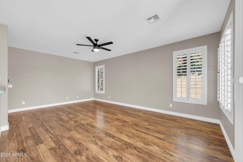 3565 E Meadowview Dr-4