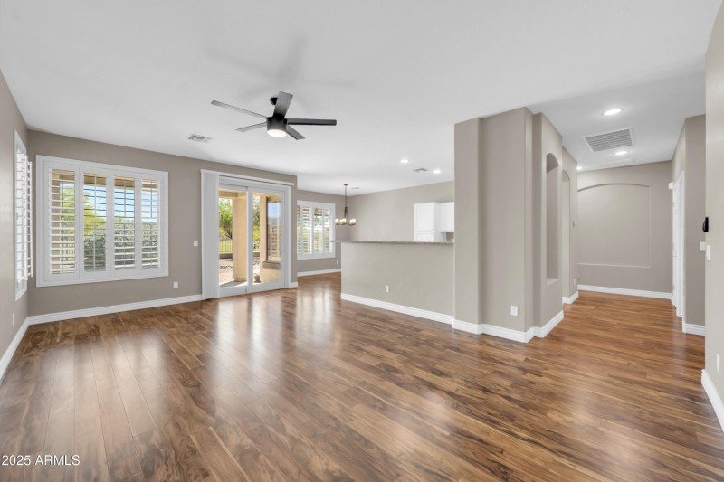 3565 E Meadowview Dr-6
