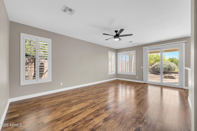 3565 E Meadowview Dr-7