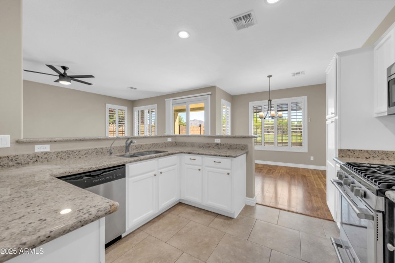 3565 E Meadowview Dr-11