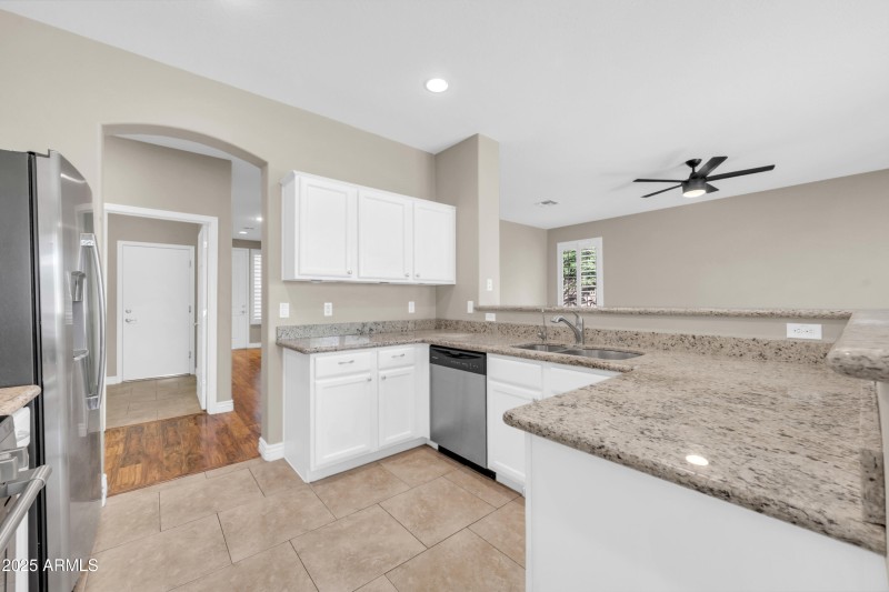 3565 E Meadowview Dr-12