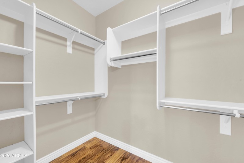 3565 E Meadowview Dr-13