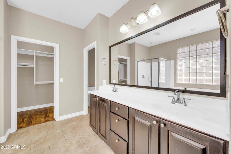 3565 E Meadowview Dr-15