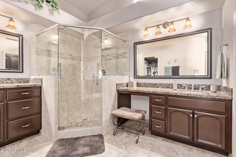 Dual vanity