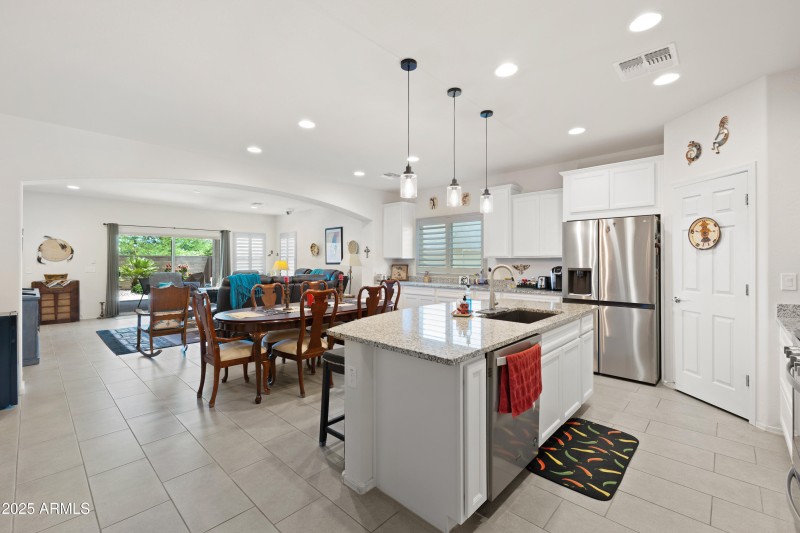 3655 N Astoria Dr-9